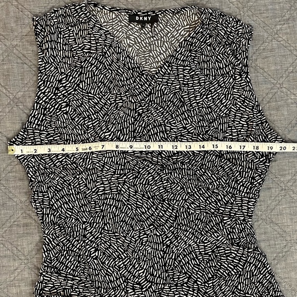 DKNY Women's Sleeveless Shirt Black White Tank Top Women’s Size Large - Picture 5 of 7